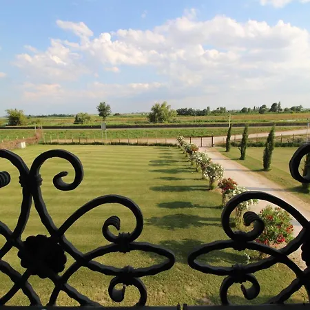 Ca' Bianca Bed & Breakfast 3*